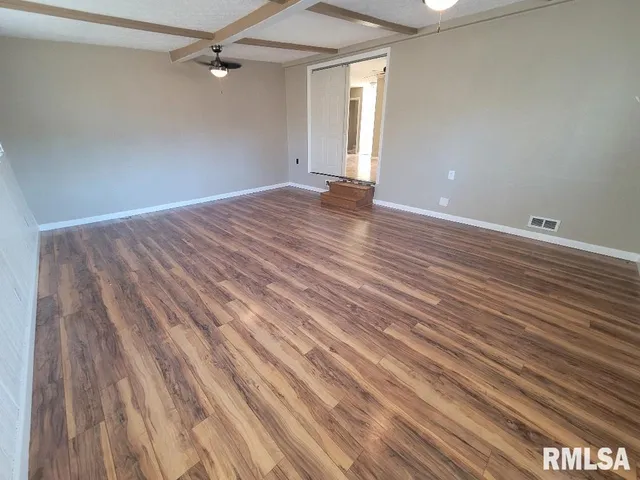 $183,900 | 12152 East Meadows Drive, Mount Vernon, IL 62864