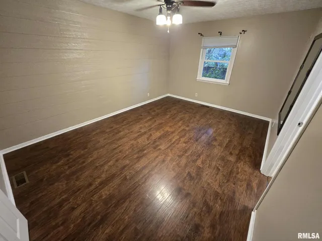 $183,900 | 12152 East Meadows Drive, Mount Vernon, IL 62864