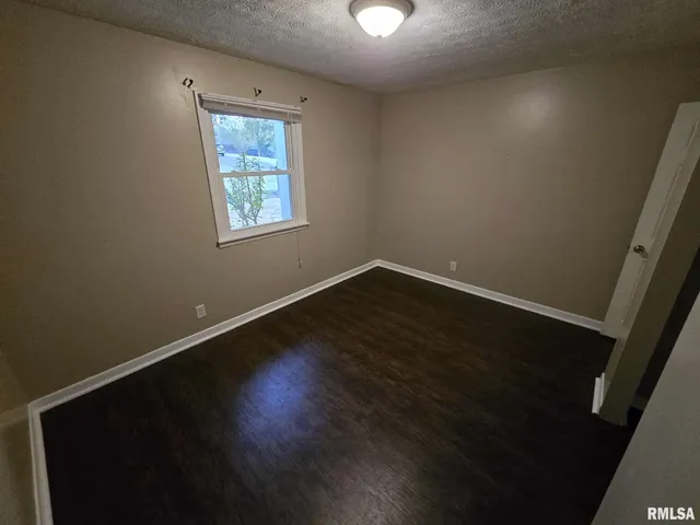 $183,900 | 12152 East Meadows Drive, Mount Vernon, IL 62864