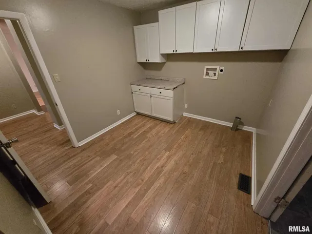 $183,900 | 12152 East Meadows Drive, Mount Vernon, IL 62864