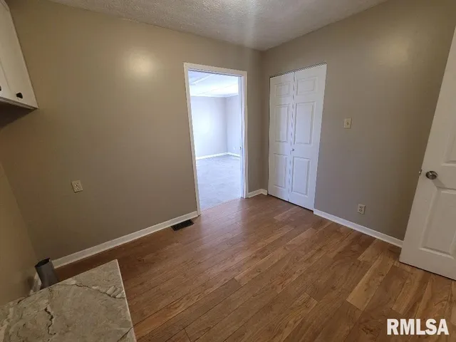 $183,900 | 12152 East Meadows Drive, Mount Vernon, IL 62864