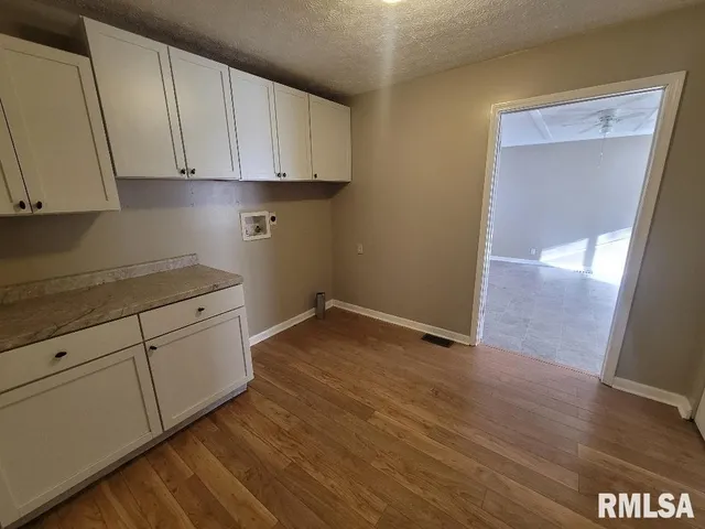 $183,900 | 12152 East Meadows Drive, Mount Vernon, IL 62864