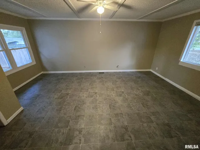 $183,900 | 12152 East Meadows Drive, Mount Vernon, IL 62864