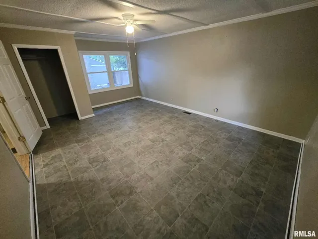 $183,900 | 12152 East Meadows Drive, Mount Vernon, IL 62864