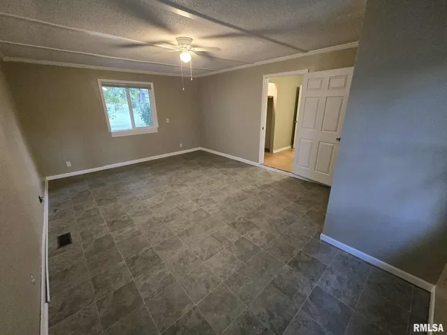 $183,900 | 12152 East Meadows Drive, Mount Vernon, IL 62864