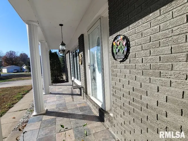 $183,900 | 12152 East Meadows Drive, Mount Vernon, IL 62864