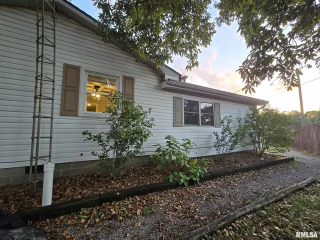 $183,900 | 12152 East Meadows Drive, Mount Vernon, IL 62864