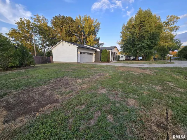 $183,900 | 12152 East Meadows Drive, Mount Vernon, IL 62864