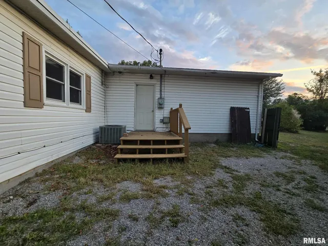 $183,900 | 12152 East Meadows Drive, Mount Vernon, IL 62864