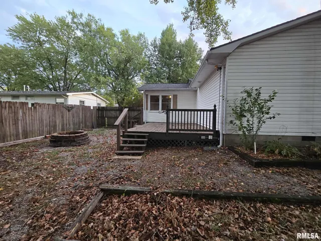 $183,900 | 12152 East Meadows Drive, Mount Vernon, IL 62864