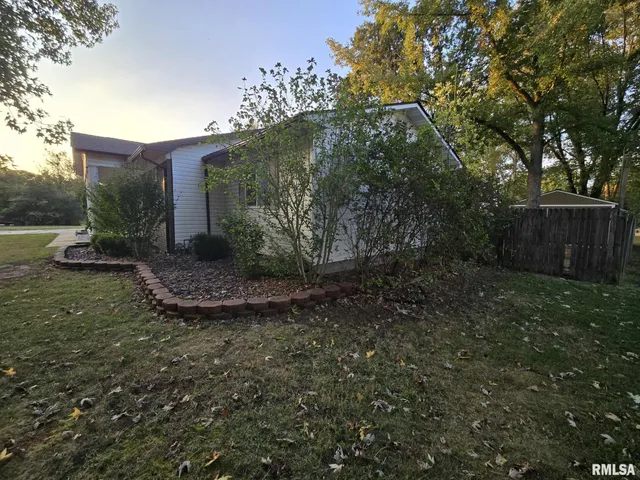 $183,900 | 12152 East Meadows Drive, Mount Vernon, IL 62864