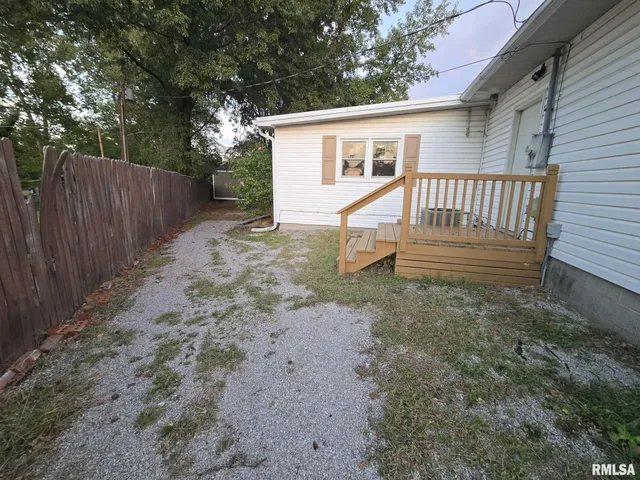 $183,900 | 12152 East Meadows Drive, Mount Vernon, IL 62864