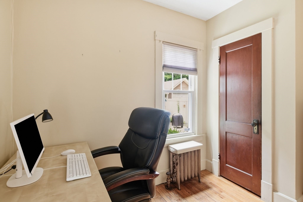54 Thorndyke Street Springfield, MA 01118 - Photo 27 of 35