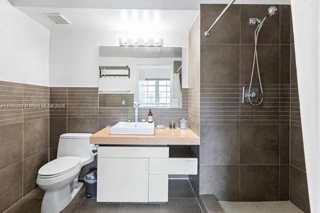 $2,900 | 435 21st Street, Unit 308, Miami Beach, FL 33139