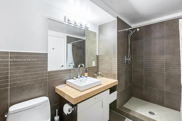 $2,900 | 435 21st Street, Unit 308, Miami Beach, FL 33139