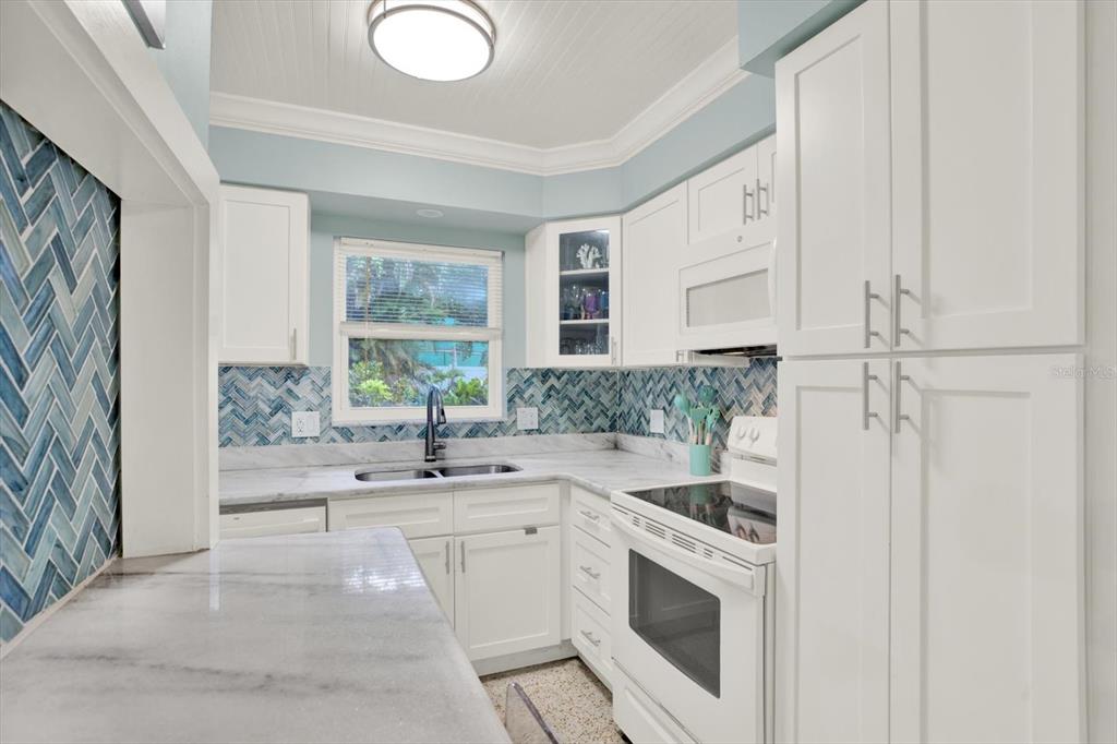 5572 100th Way North St. Petersburg, FL 33708 - Photo 9 of 34