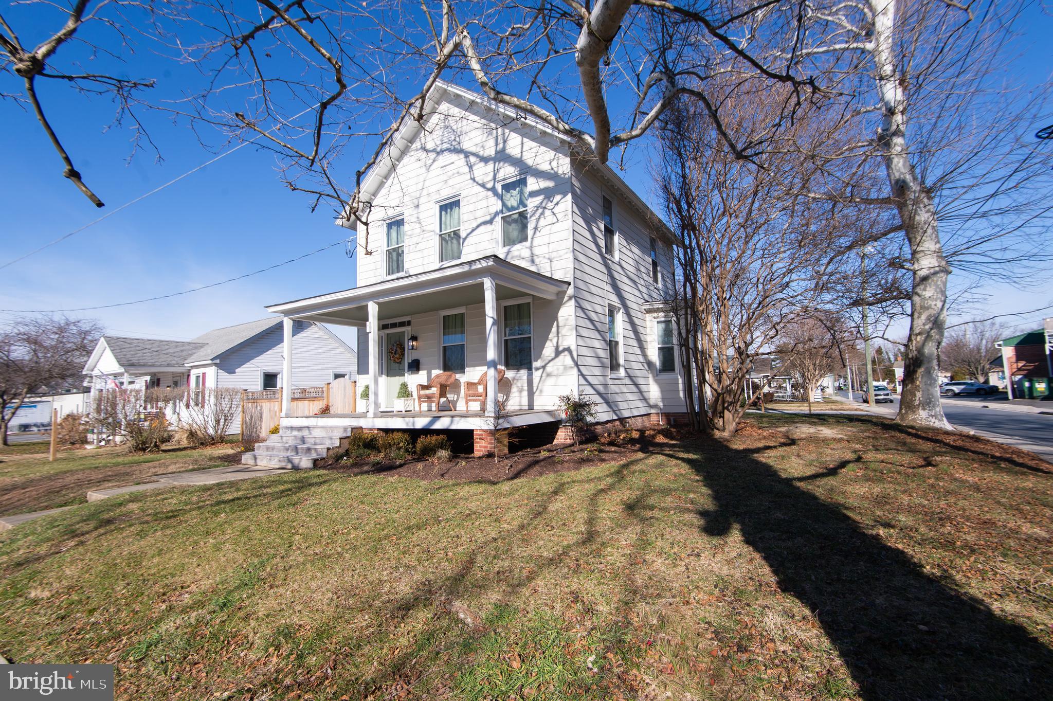 533 South Street Easton, MD 21601 - Photo 5 of 47 a front view of a house with a yard
