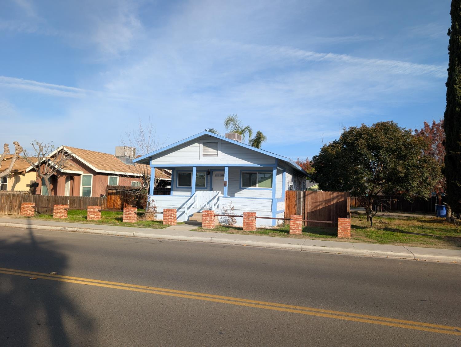 512 Sunset Street Coalinga, CA 93210 - Photo 2 of 24 a front view of a house with a ocean view