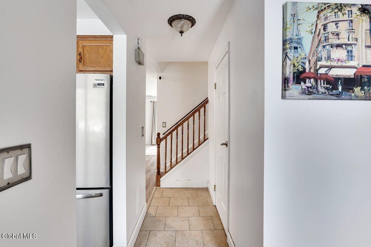 95 Ridgewood Terrace Albany, NY 12203 - Photo 4 of 43 17