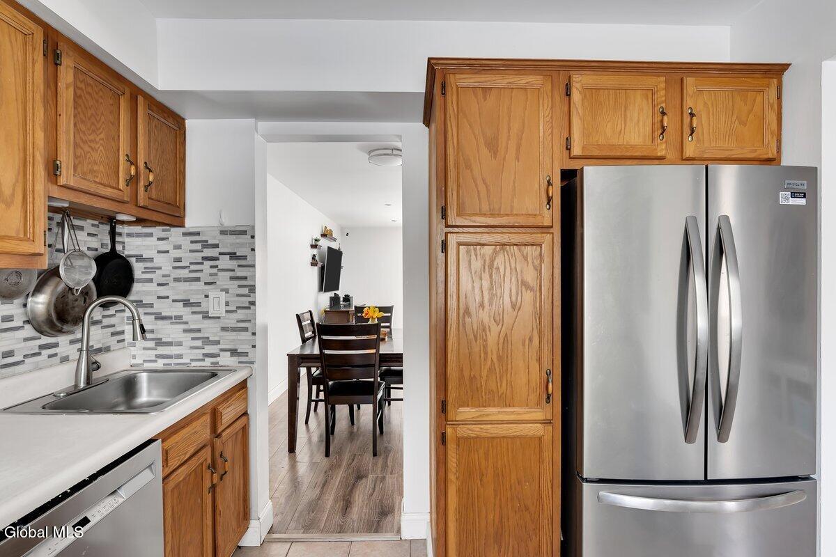 95 Ridgewood Terrace Albany, NY 12203 - Photo 6 of 43 21