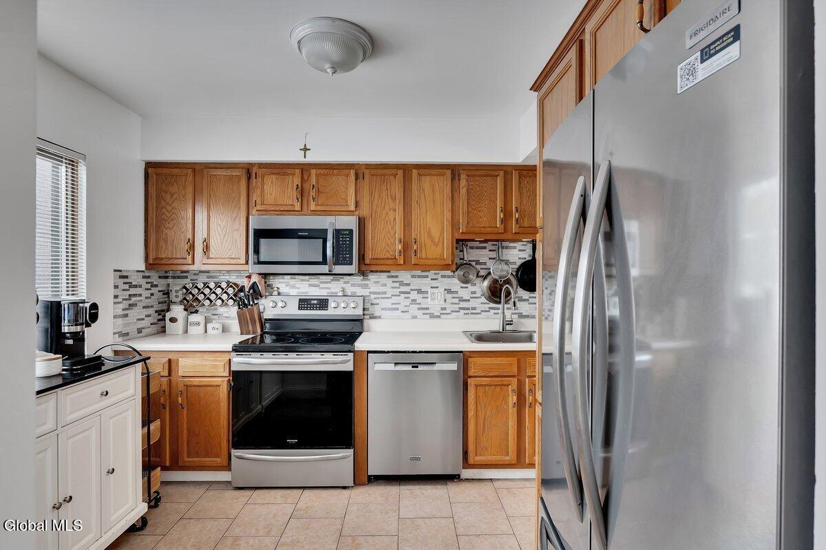 95 Ridgewood Terrace Albany, NY 12203 - Photo 7 of 43 18