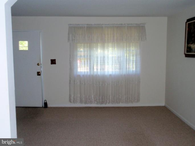 11017 Lombardy Road Silver Spring, MD 20901 - Photo 7 of 12 Living Room