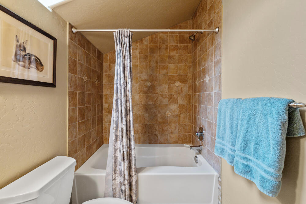 11209 Merganser Road Klamath Falls, OR 97601 - Photo 39 of 73 Bath #3