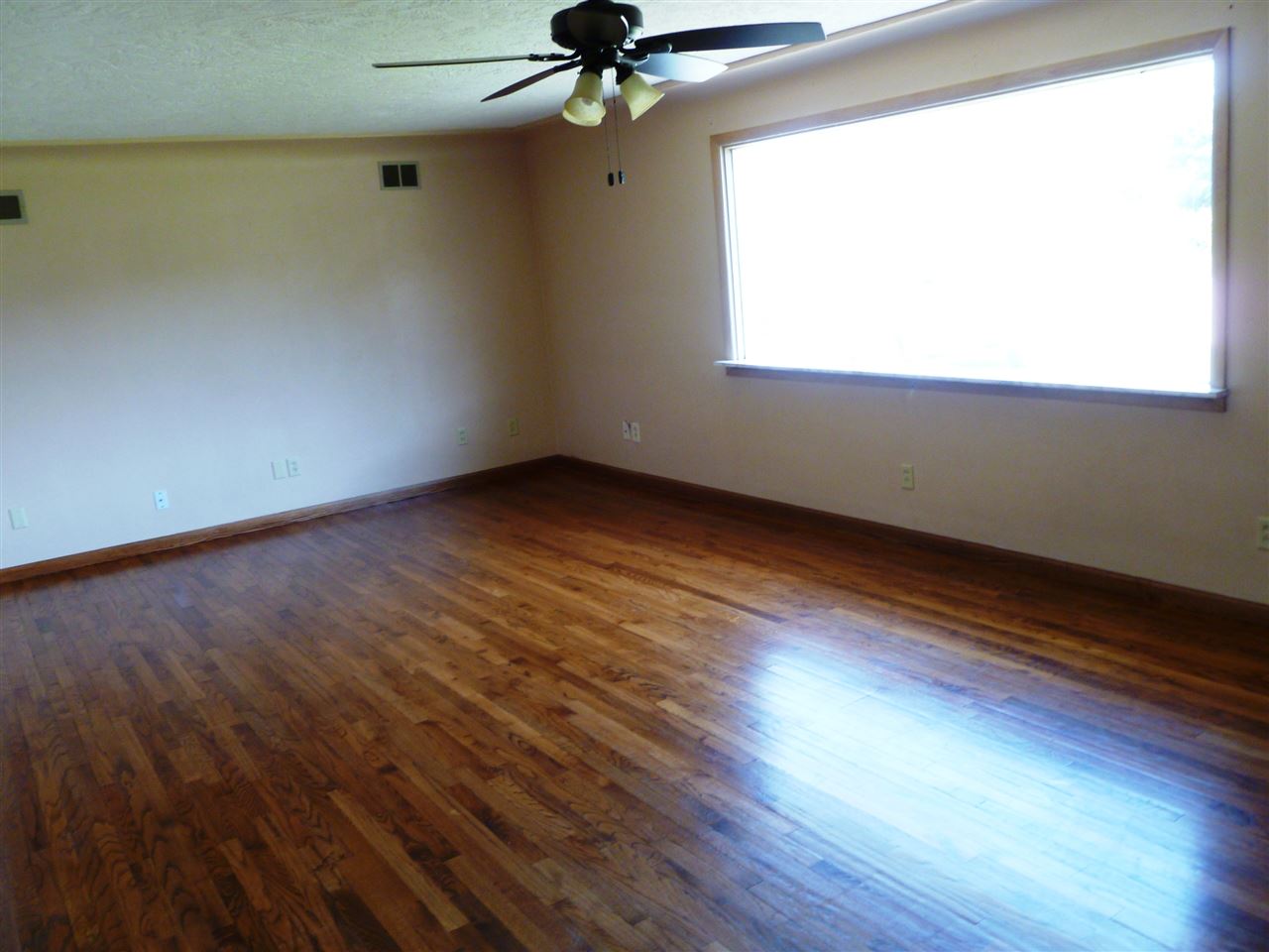 724 Hartzell Road New Haven, IN 46774 - Photo 3 of 11 Gallery Image 3