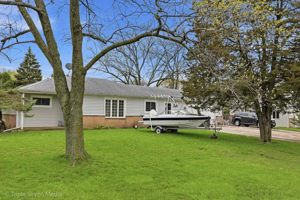 $375,000 | 1000 North Bluebonnet Lane, Hoffman Estates, IL 60169