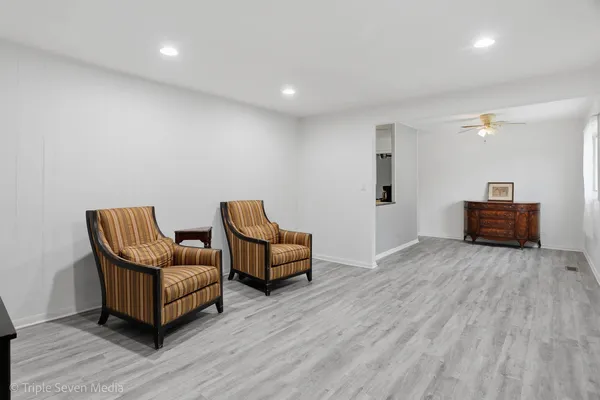 $375,000 | 1000 North Bluebonnet Lane, Hoffman Estates, IL 60169