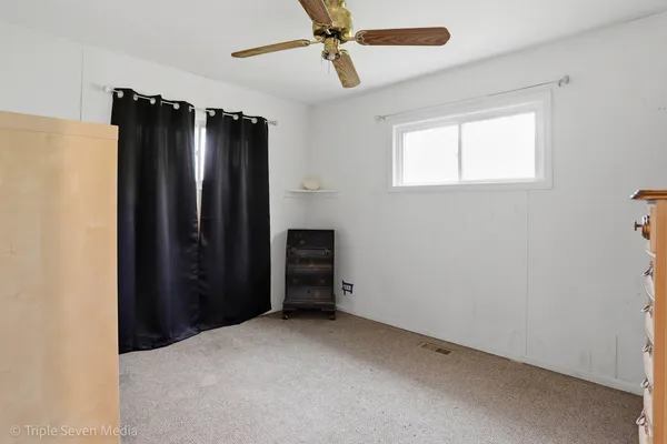 $375,000 | 1000 North Bluebonnet Lane, Hoffman Estates, IL 60169