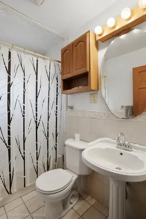 $375,000 | 1000 North Bluebonnet Lane, Hoffman Estates, IL 60169