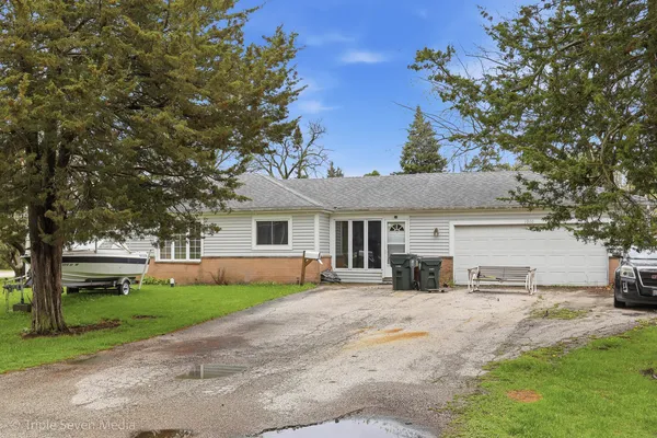 $375,000 | 1000 North Bluebonnet Lane, Hoffman Estates, IL 60169