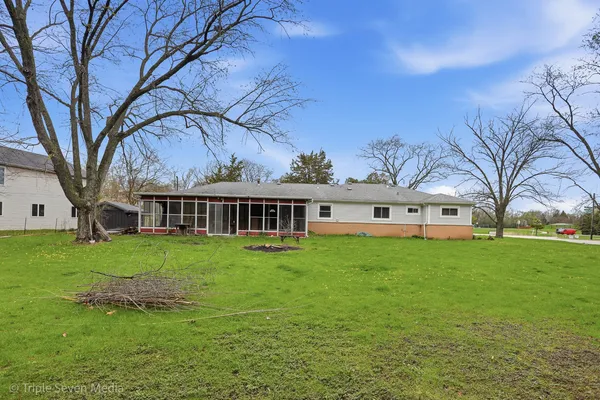 $375,000 | 1000 North Bluebonnet Lane, Hoffman Estates, IL 60169