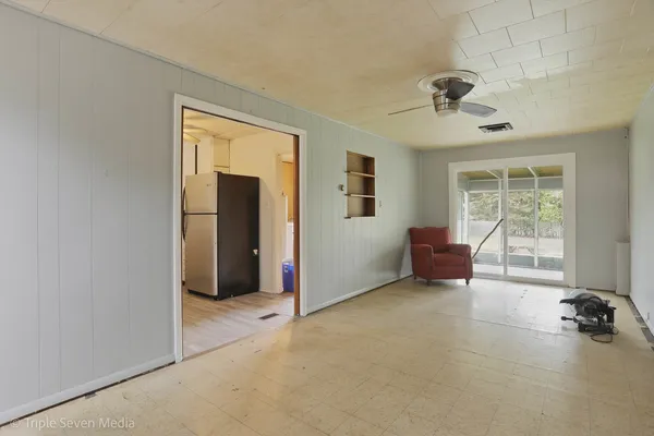 $375,000 | 1000 North Bluebonnet Lane, Hoffman Estates, IL 60169