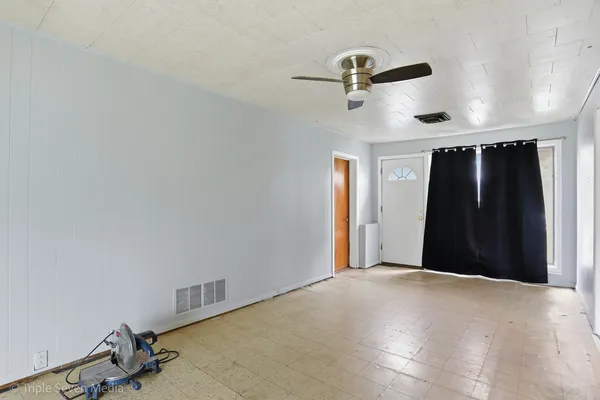 $375,000 | 1000 North Bluebonnet Lane, Hoffman Estates, IL 60169