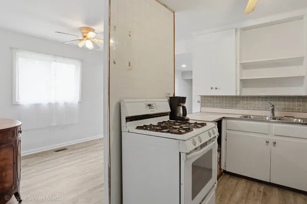 $375,000 | 1000 North Bluebonnet Lane, Hoffman Estates, IL 60169