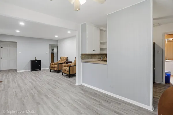 $375,000 | 1000 North Bluebonnet Lane, Hoffman Estates, IL 60169