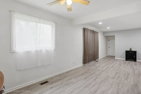 $375,000 | 1000 North Bluebonnet Lane, Hoffman Estates, IL 60169