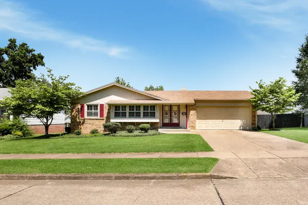 $299,000 | 324 Indian Trail Drive, Evansville, IN 47715