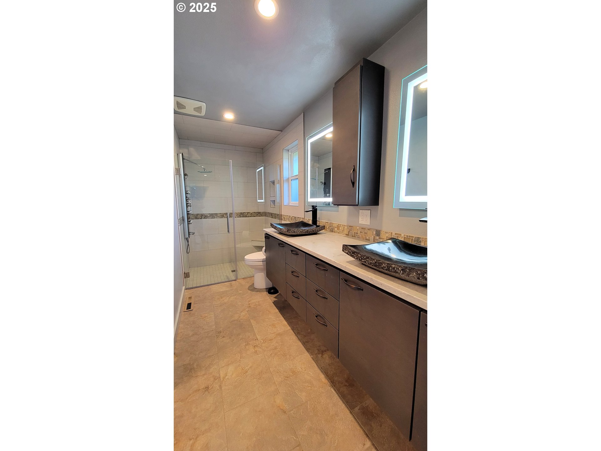 34336 Stewart Hills Lane Cottage Grove, OR 97424 - Photo 12 of 40 a large bathroom with a sink and a large mirror