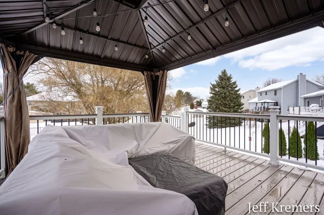 $484,900 | 2713 Gullmont Drive Southwest, Wyoming, MI 49418