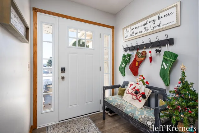 $484,900 | 2713 Gullmont Drive Southwest, Wyoming, MI 49418