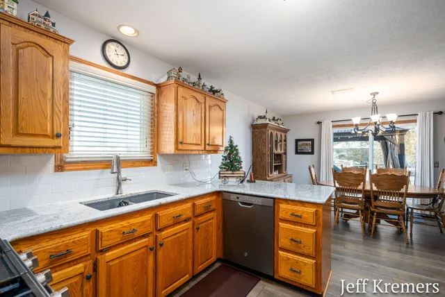 $484,900 | 2713 Gullmont Drive Southwest, Wyoming, MI 49418