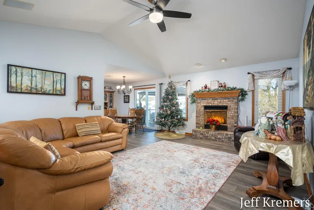 $484,900 | 2713 Gullmont Drive Southwest, Wyoming, MI 49418