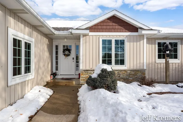 $484,900 | 2713 Gullmont Drive Southwest, Wyoming, MI 49418