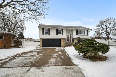 $449,000 | 5805 Rose Court, Countryside, IL 60525