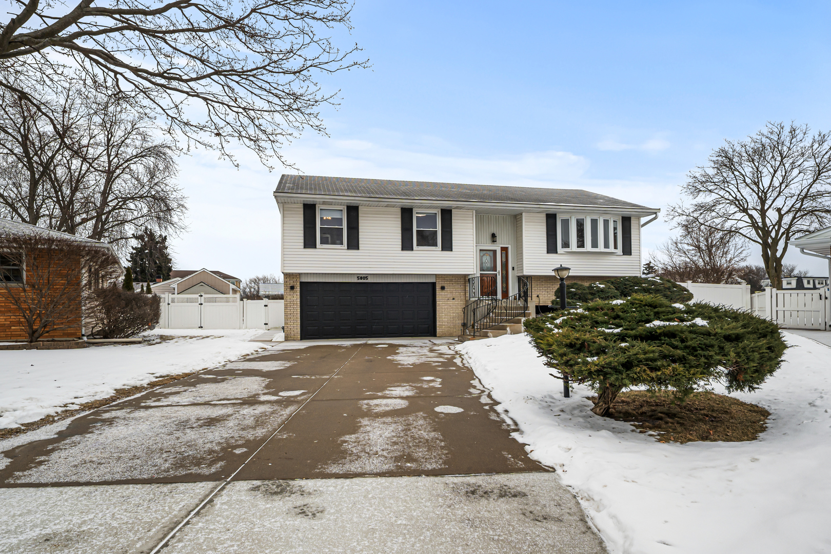 5805 Rose Court Countryside, IL 60525 - Photo 3 of 30