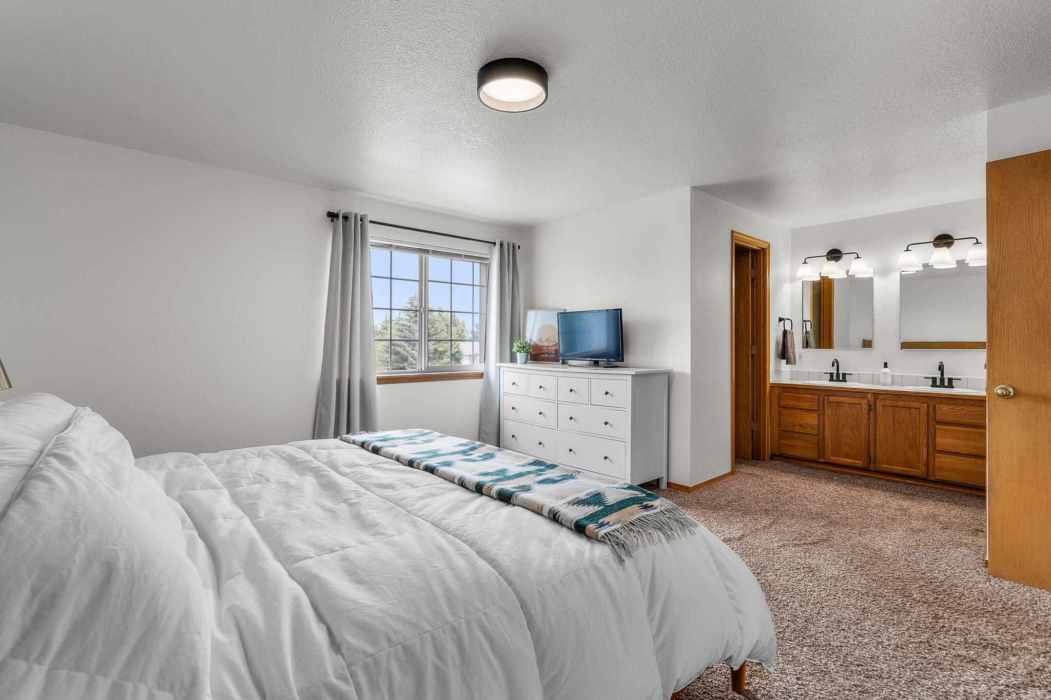 3173 Northeast Manchester Avenue Bend, OR 97701 - Photo 17 of 30 2024_05_21_3173_ne_manchester_ave-9