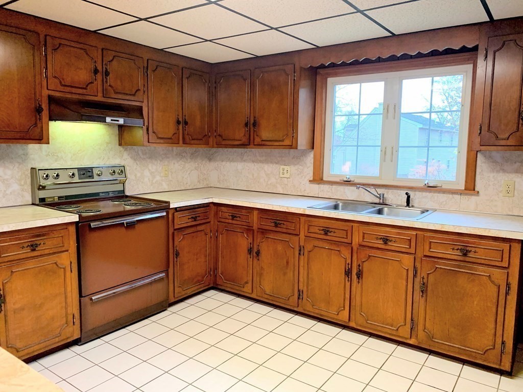 912 Riverside Drive Methuen, MA 01844 - Photo 8 of 35 Gallery Image 8